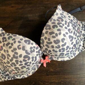 VICTORIA’S SECRET Stylish Leopard Print Bra 32D